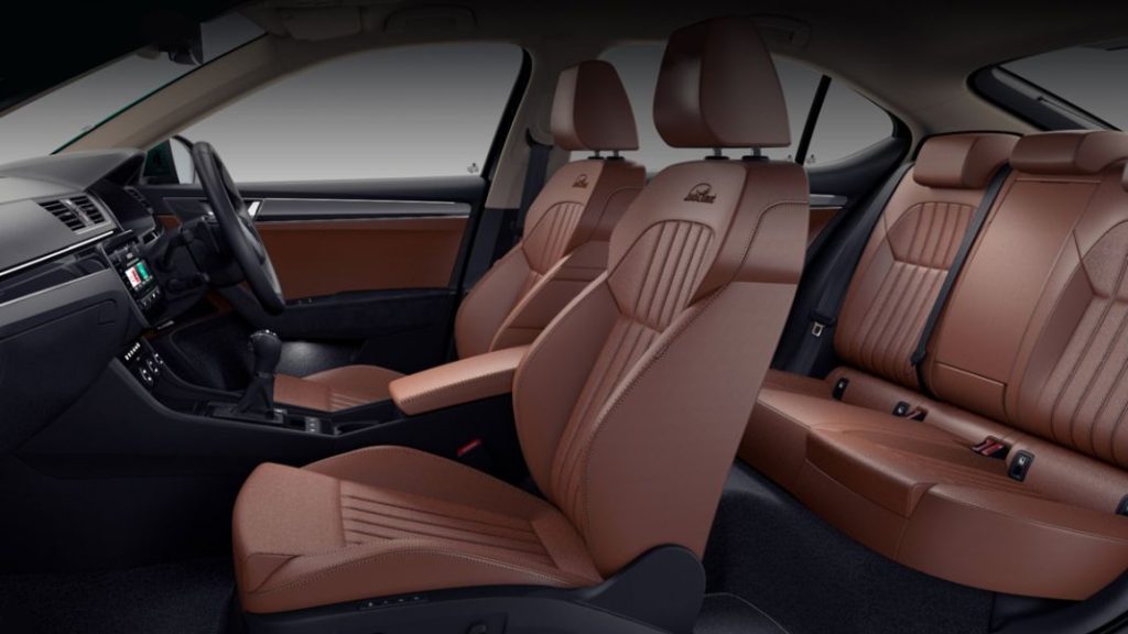 Skoda color Royal Green coronacion Carlos III3 Motor16