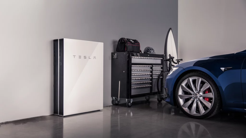 2023 Tesla Powerwall 2. Imagen garaje.