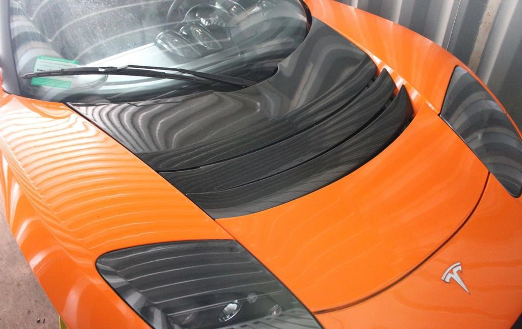 Tesla_Roadster_contenedor