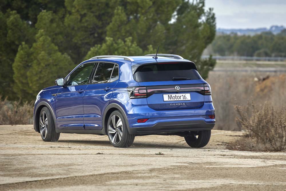 Comparativa Seat Arona 1.0 TSI, Peugeot 2008 1.2 PureTech y VW T-Cross 1.0 TSI 75 Motor16 Volkswagen T Cross 10 1 Motor16