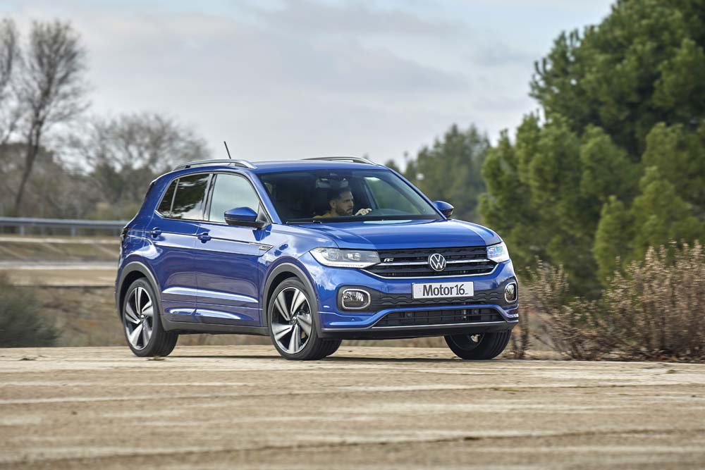 Comparativa Seat Arona 1.0 TSI, Peugeot 2008 1.2 PureTech y VW T-Cross 1.0 TSI 76 Motor16 Volkswagen T Cross 11 Motor16