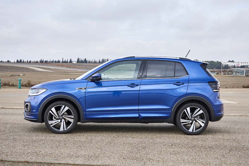 Comparativa Seat Arona 1.0 TSI, Peugeot 2008 1.2 PureTech y VW T-Cross 1.0 TSI 78 Motor16 Volkswagen T Cross 13 Motor16