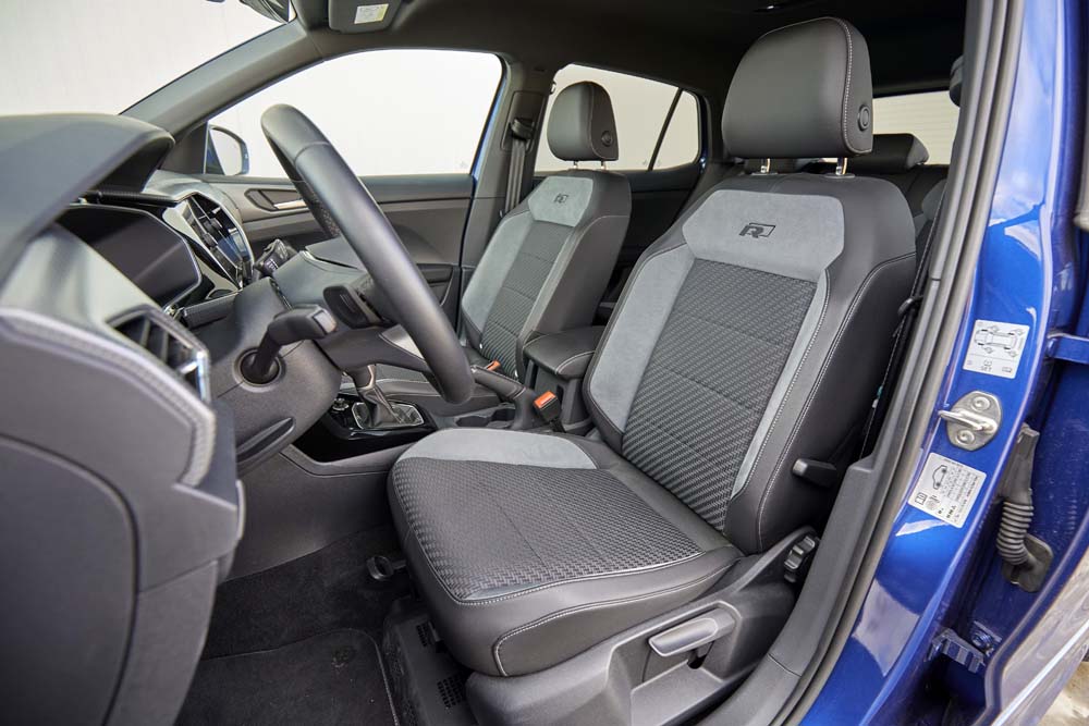 Comparativa Seat Arona 1.0 TSI, Peugeot 2008 1.2 PureTech y VW T-Cross 1.0 TSI 79 Motor16 Volkswagen T Cross 14 Motor16