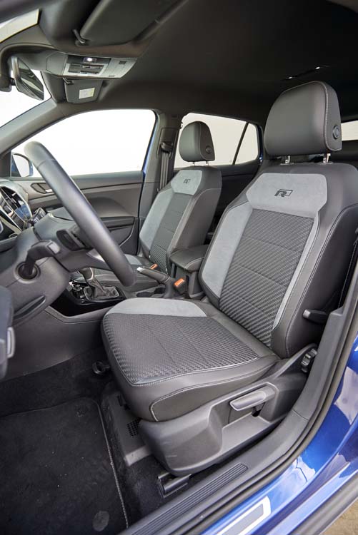 Comparativa Seat Arona 1.0 TSI, Peugeot 2008 1.2 PureTech y VW T-Cross 1.0 TSI 80 Motor16 Volkswagen T Cross 15 Motor16