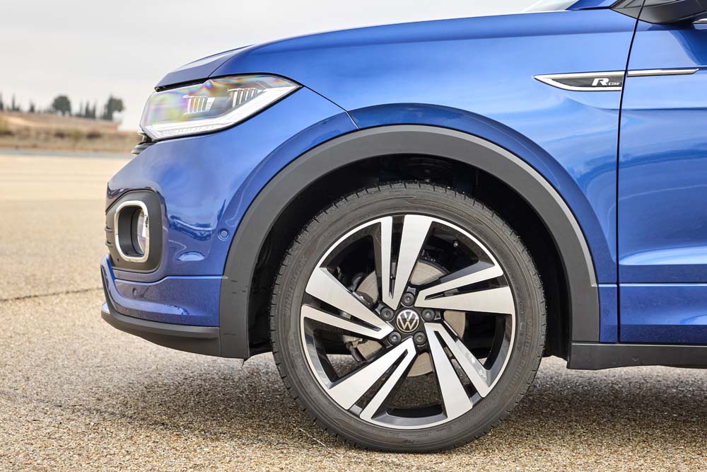 Comparativa Seat Arona 1.0 TSI, Peugeot 2008 1.2 PureTech y VW T-Cross 1.0 TSI 85 Motor16 Volkswagen T Cross 20 Motor16