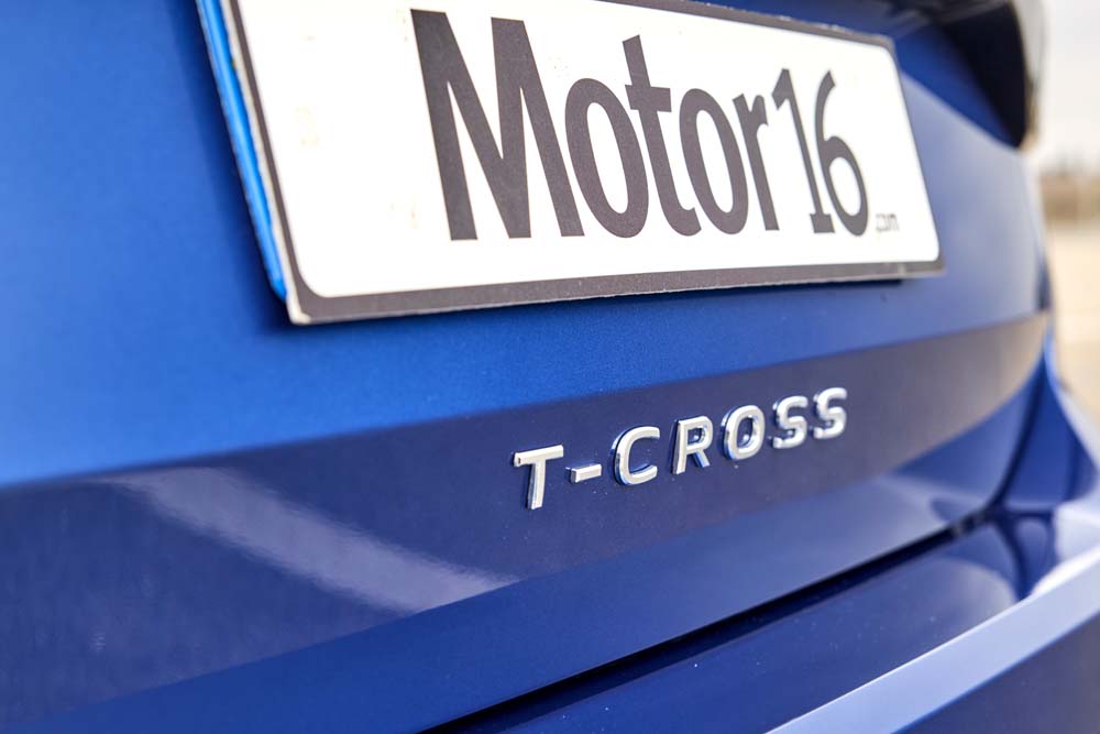 Comparativa Seat Arona 1.0 TSI, Peugeot 2008 1.2 PureTech y VW T-Cross 1.0 TSI 69 Motor16 Volkswagen T Cross 4 Motor16