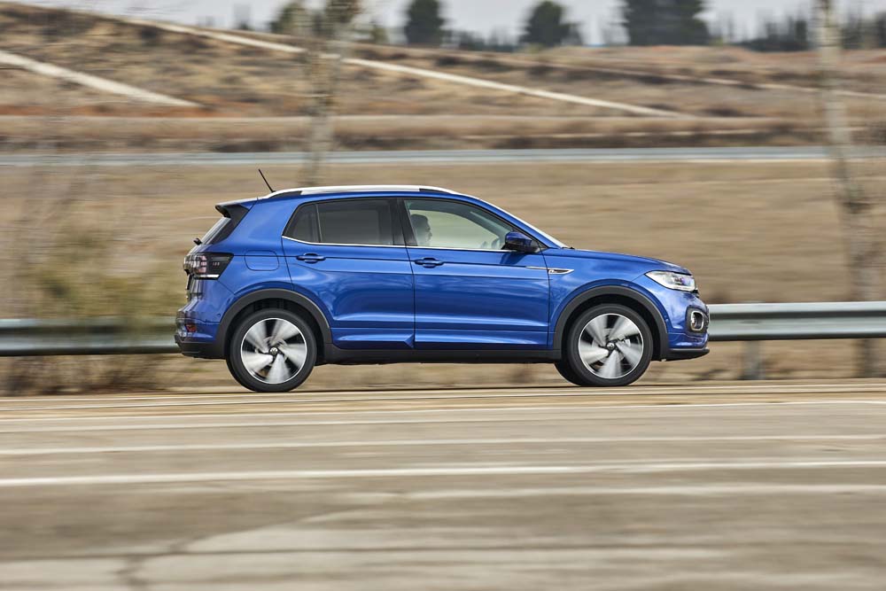 Comparativa Seat Arona 1.0 TSI, Peugeot 2008 1.2 PureTech y VW T-Cross 1.0 TSI 73 Motor16 Volkswagen T Cross 8 Motor16