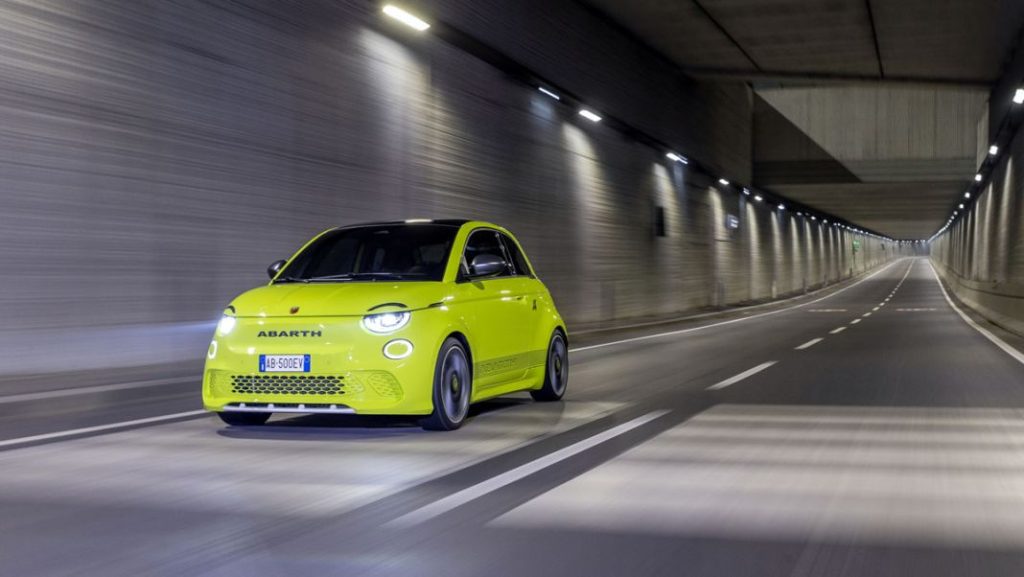 Conducimos el Abarth 500e: más divertido que el Scalextric 32 Motor16 abarth 500e 29 Motor16