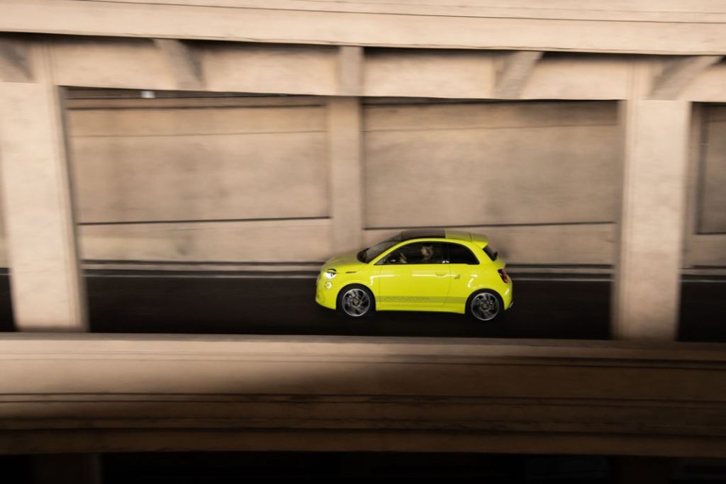 Conducimos el Abarth 500e: más divertido que el Scalextric 7 Motor16 abarth 500e 4 Motor16