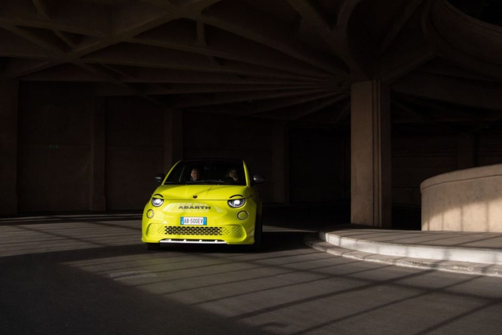 Conducimos el Abarth 500e: más divertido que el Scalextric 9 Motor16 abarth 500e 6 Motor16