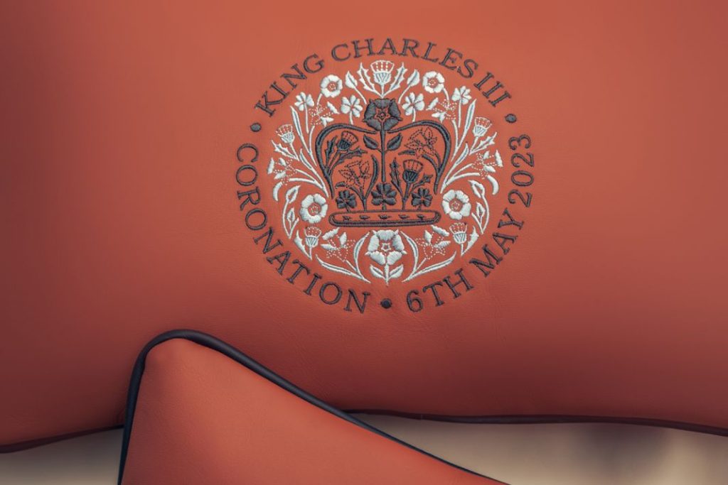 Así celebra Bentley la coronación de Carlos III 6 Motor16 cojines bentley coronacion carlosIII5 Motor16