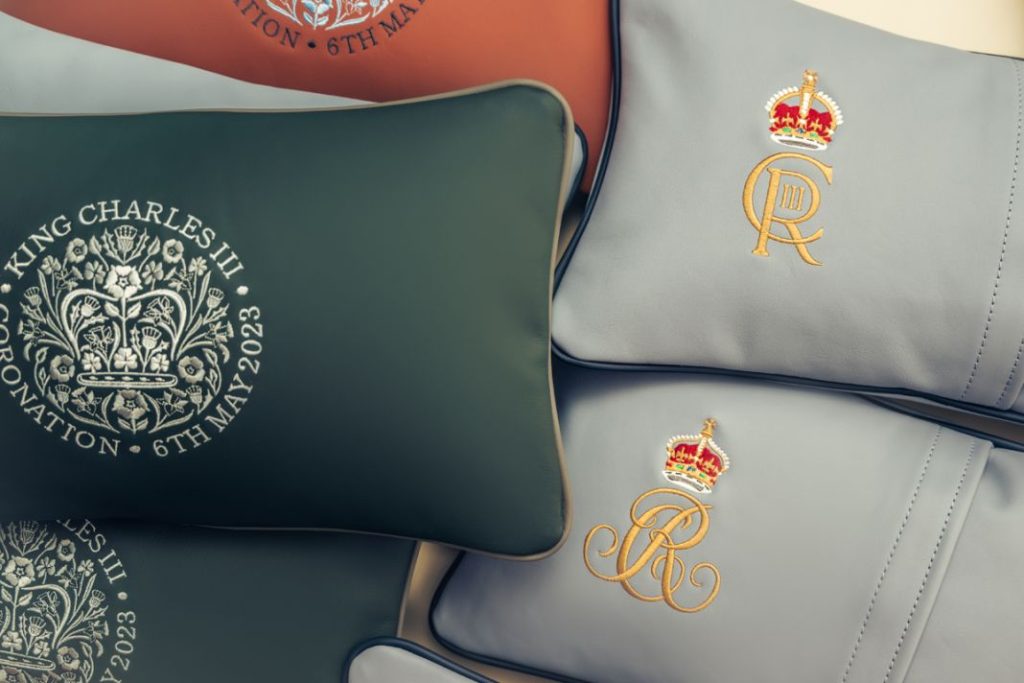 Así celebra Bentley la coronación de Carlos III 8 Motor16 cojines bentley coronacion carlosIII7 Motor16