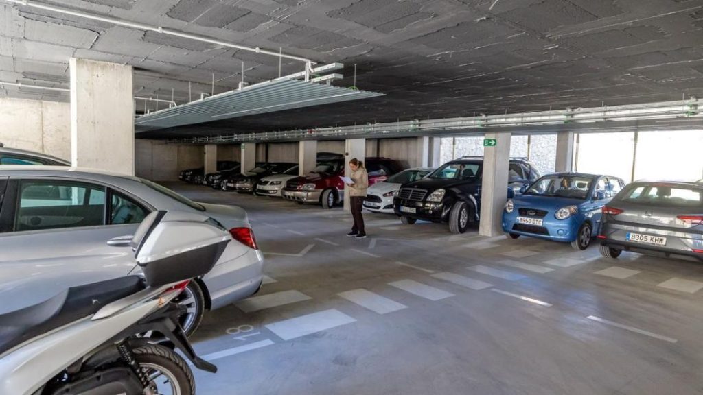 ¿Me pueden multar por guardar una plaza de aparcamiento? 150 Motor16 gasto