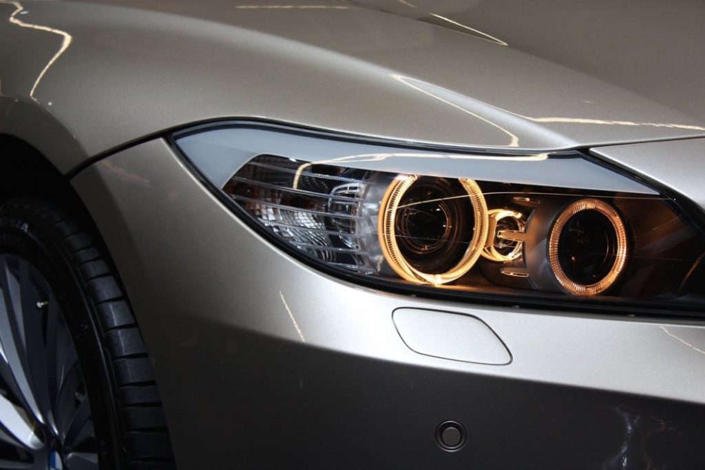 Las ventajas de cambiar las bombillas halógenas de tu coche por unas LED 72 Motor16 coche