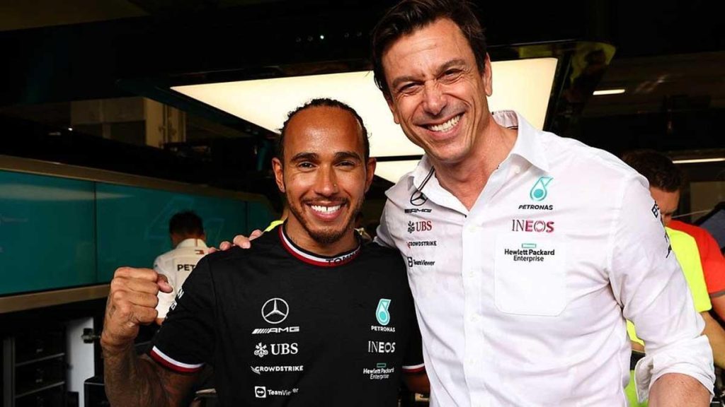 El pastizal que ofrece Ferrari a Lewis Hamilton para ser el futuro compañero de Carlos Sainz 71 Motor16 situación