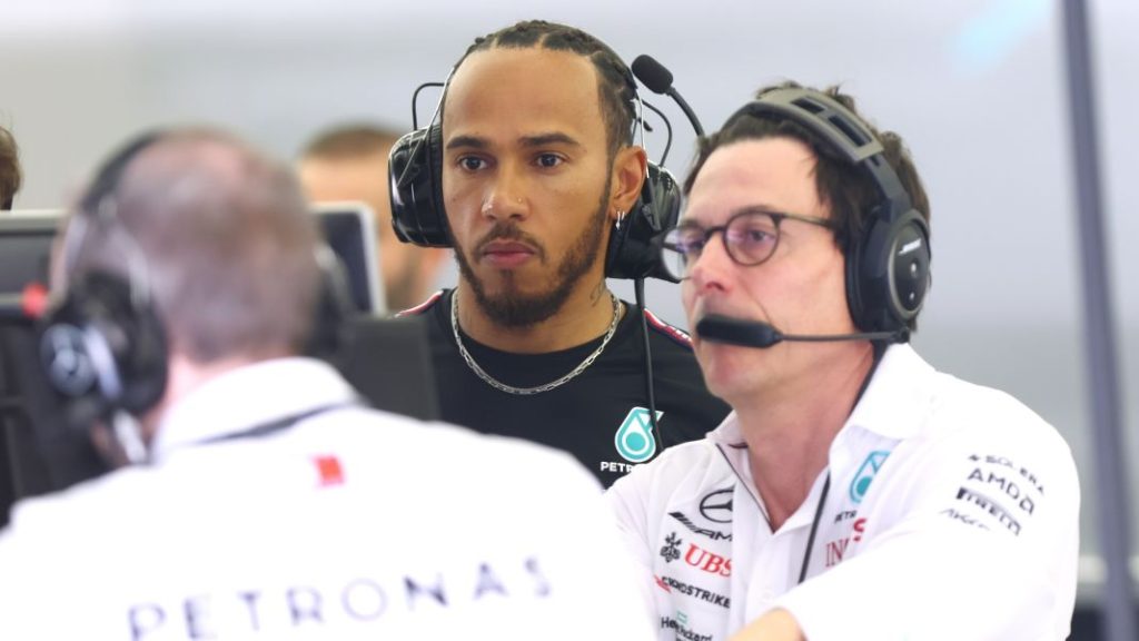 El pastizal que ofrece Ferrari a Lewis Hamilton para ser el futuro compañero de Carlos Sainz 68 Motor16 Ferrari