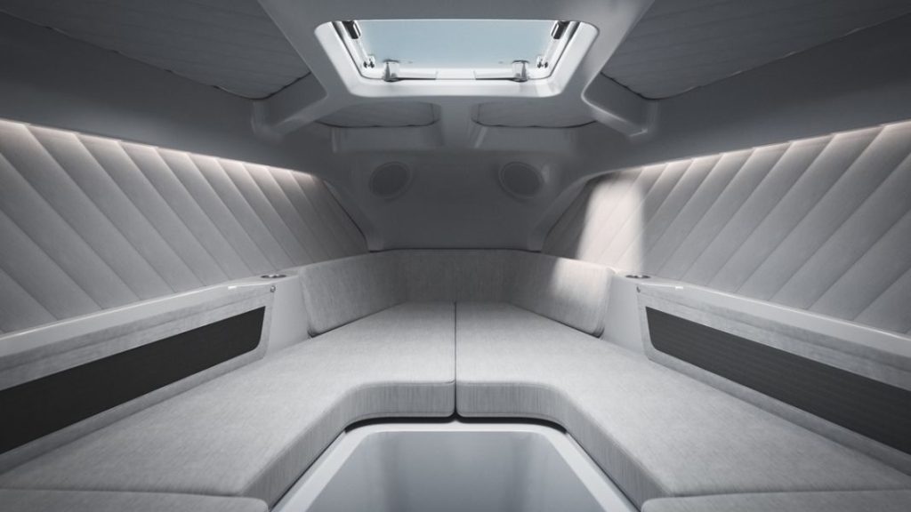 Polestar quiere conquistar el mar: así evoluciona su barco eléctrico 1 Motor16 El tono gris predomina ahora en toda la embarcación.