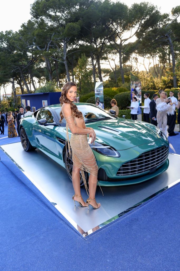 Precio millonario para la unidad de lanzamiento del Aston Martin DB12 firmada por Fernando Alonso 8 Motor16 primer Aston Martin DB12 vendido3 Motor16