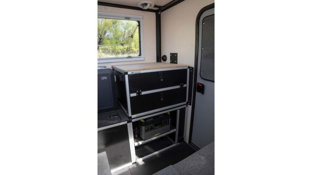 ¿Tienes un Jeep Gladiator, un Ford Ranger o un Toyota Hilux? Conviértelo en camper sin esfuerzo con este módulo 6 Motor16 scout campers tuktut 15 Motor16