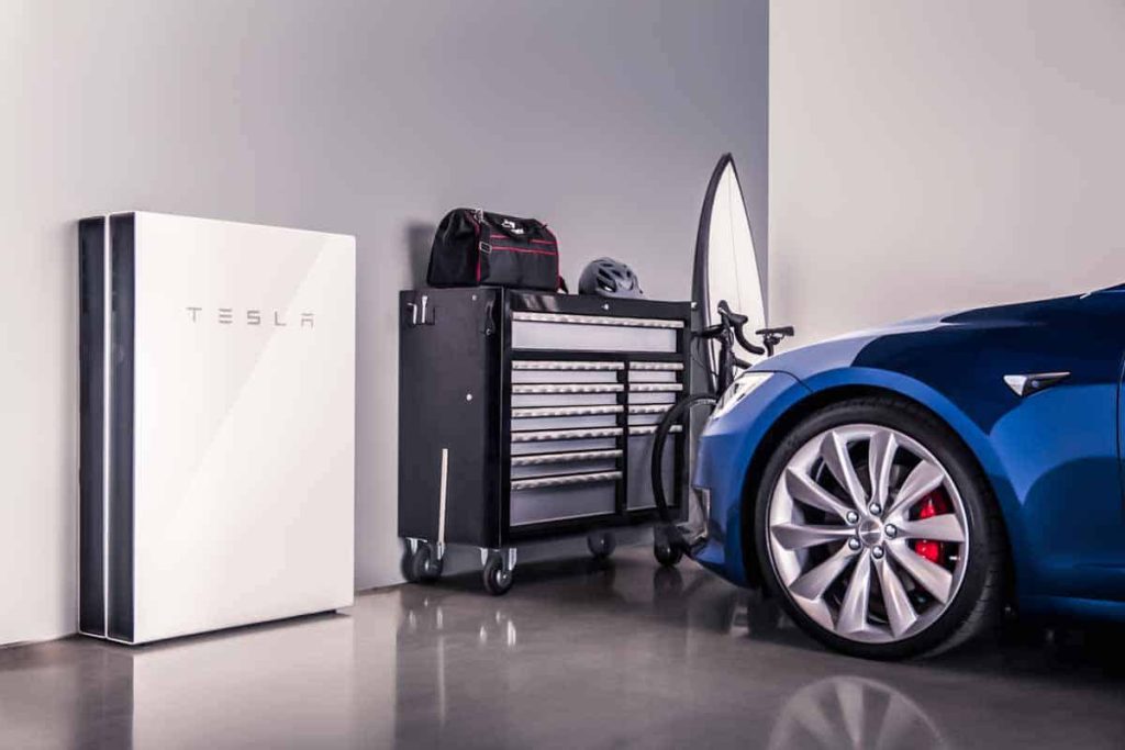 Tesla entra por la puerta de tu casa. Esta es su nueva solución con la que ahorrarás un 65% en la factura de la luz 108 Motor16 Powerwall