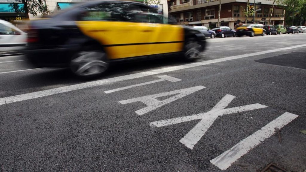 'No te puedes imaginar lo que se han dejado olvidado en mi taxi': palabra de taxista 4 Motor16 seguridad