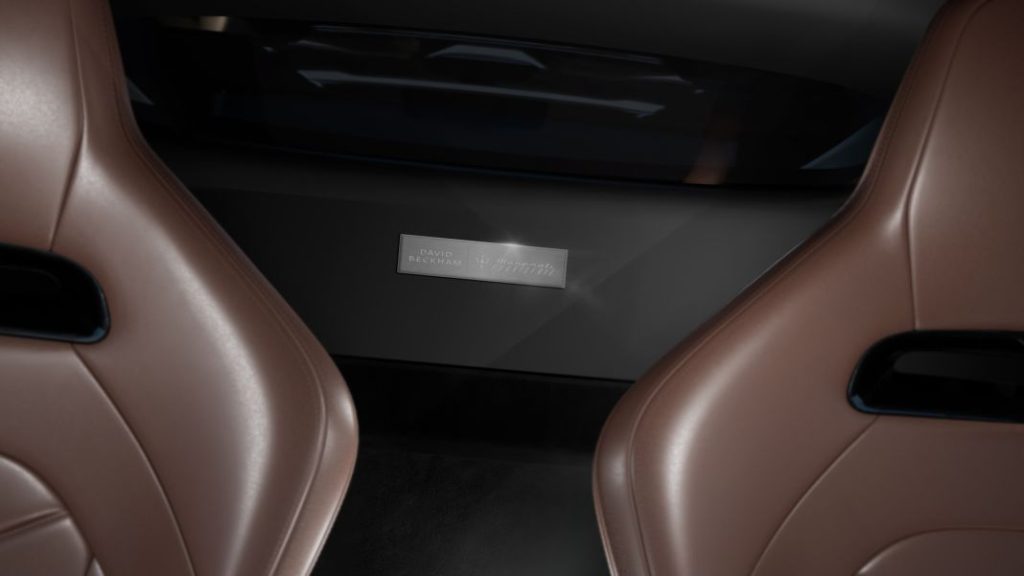 David Beckham inaugura la colección Maserati Fuoriserie Essentials y tú también puedes tener uno 13 Motor16 12.MaseratiFuoriserieEssentials MC20byDavidBeckhammetalplate Motor16