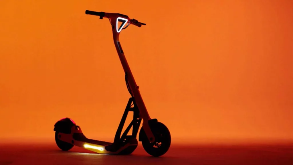 2023 Lavoie McLaren patinete electrico 2 Motor16