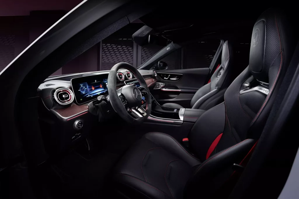 Mercedes-AMG C63 S E Performance: más caro que RS4 y M3 2 Motor16 2023 Mercedes-AMG C 63 S E Performance. Imagen interior.