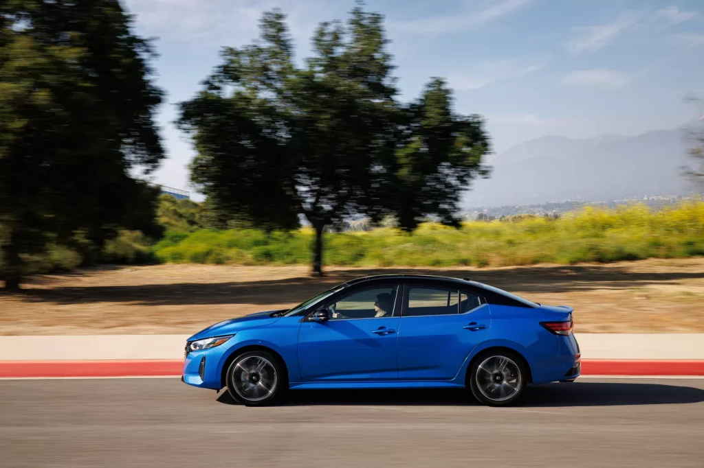 2023 Nissan Sentra SR. Imagen barrido.