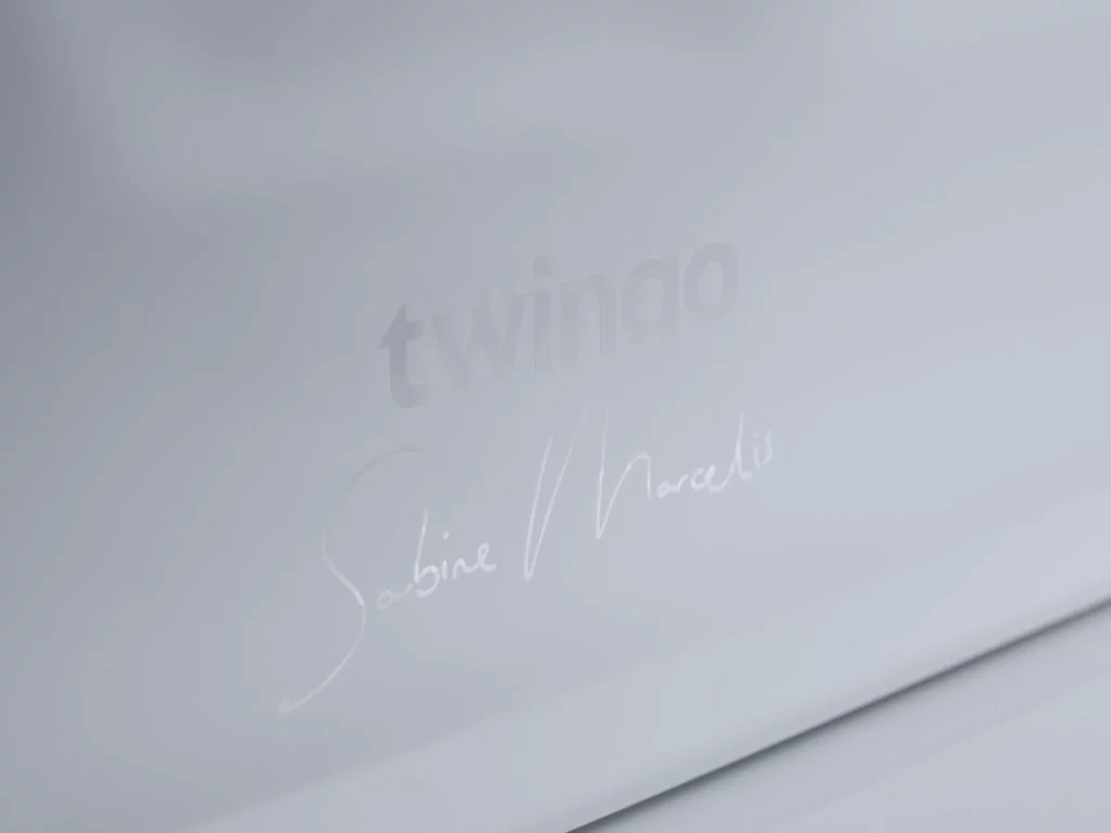 El Renault Twingo se convierte en obra de arte por su 30 aniversario 11 Motor16 2023 Renault Twingo Sabine Marcelis 9 Motor16