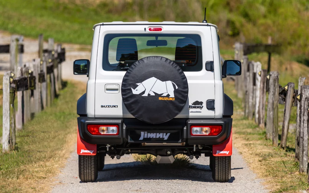 2023 Suzuki Jimny Rhino Edition Malasia. Imagen estática trasera.