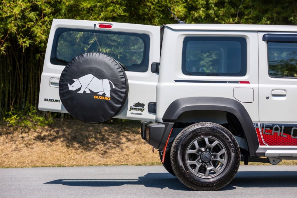 2023 Suzuki Jimny Rhino Edition Malasia. Imagen detalle exterior.