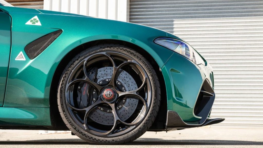 ¿Tienes un Alfa Romeo con frenos de carbono? Pues corre al taller 3 Motor16 2023 Alfa Romeo frenos carbono. Imagen detalle.