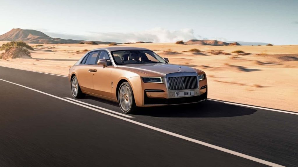 Así es el primer Rolls-Royce Ghost creado por y para Dubai 5 Motor16 2023 rolls royce ghost ewb private office dubai 1 Motor16