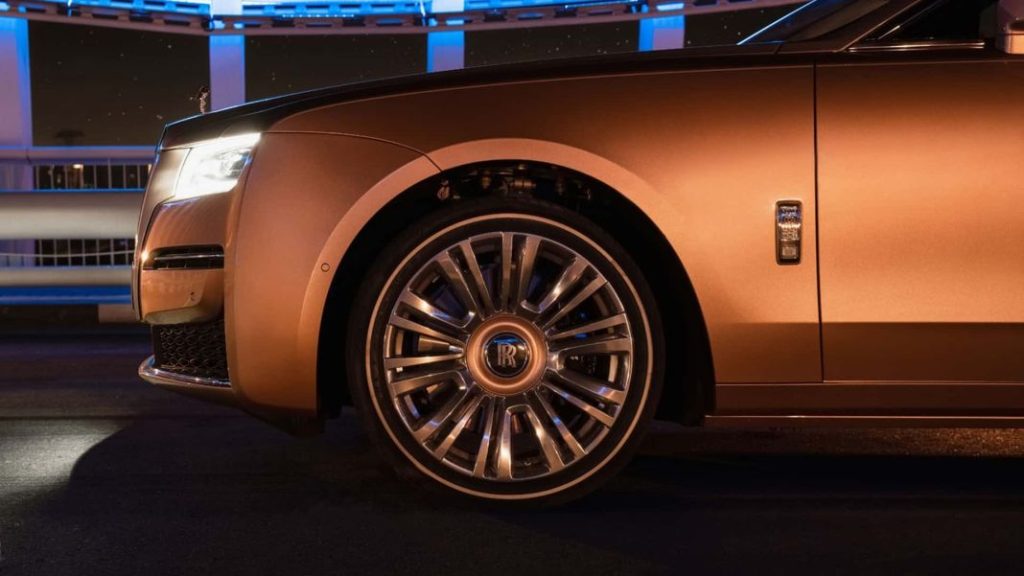 Así es el primer Rolls-Royce Ghost creado por y para Dubai 9 Motor16 2023 rolls royce ghost ewb private office dubai 5 Motor16