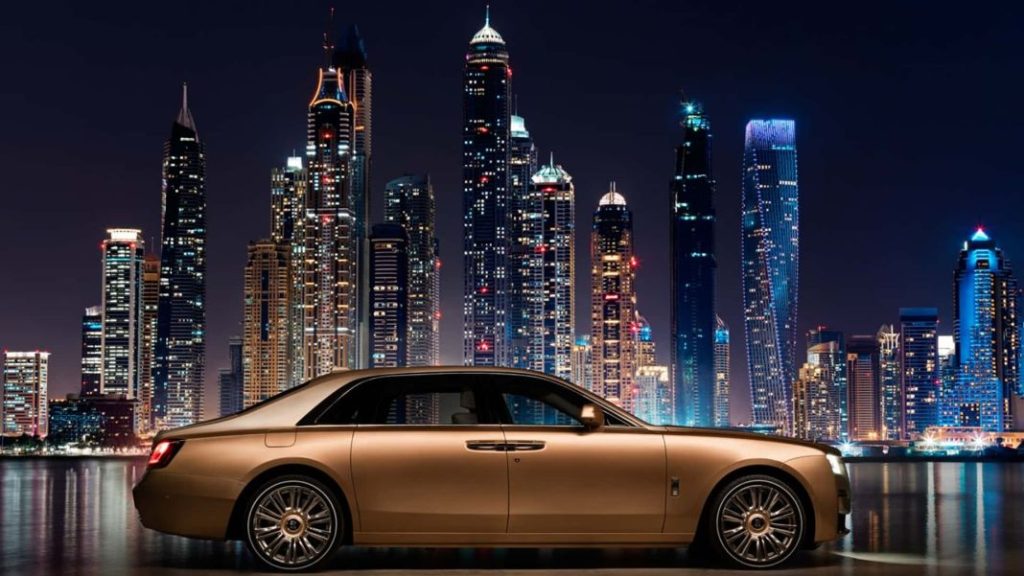 Así es el primer Rolls-Royce Ghost creado por y para Dubai 10 Motor16 2023 rolls royce ghost ewb private office dubai 6 Motor16