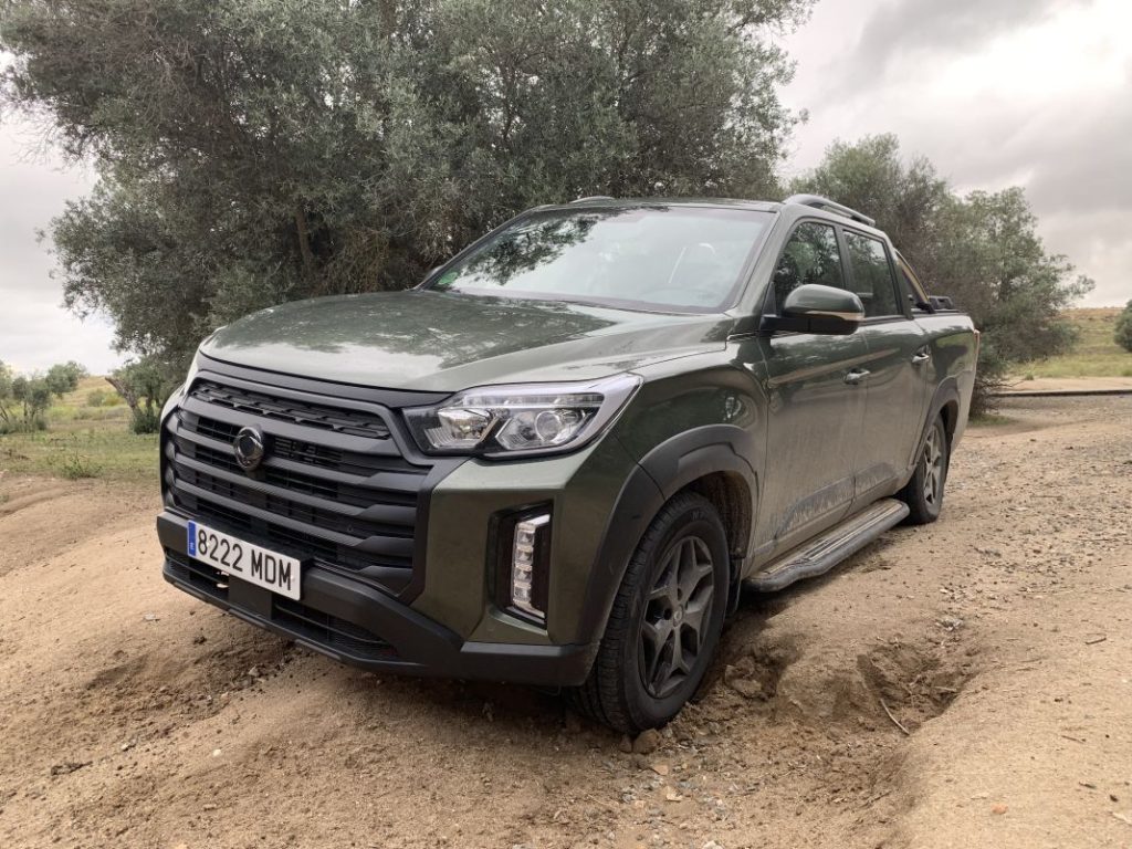 La marca de coches que ha conseguido que Pocholo se ponga a trabajar 1 Motor16 La marca SsanYong ha fichado a Pocholo para la campaña de lanzamiento del Musso Sports.