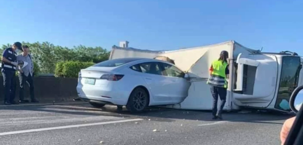2022 Tesla Model 3 Accidente. Imagen.