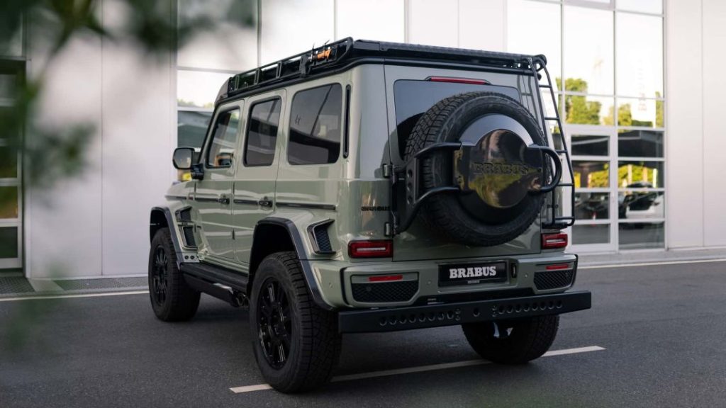 2023 trio brabus 800 4x4 stealth green 7 Motor16