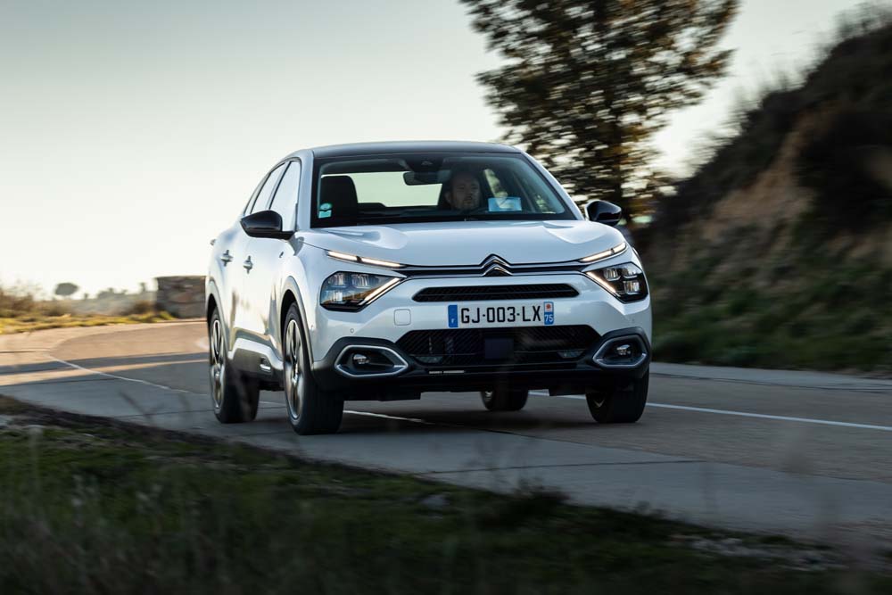 El Citroën e-C4 X con 156 CV y batería de 54 kWh ya tiene precio 1 Motor16 Citroën e-C4 X.