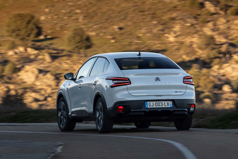 El Citroën e-C4 X con 156 CV y batería de 54 kWh ya tiene precio 3 Motor16 2165976 Motor16