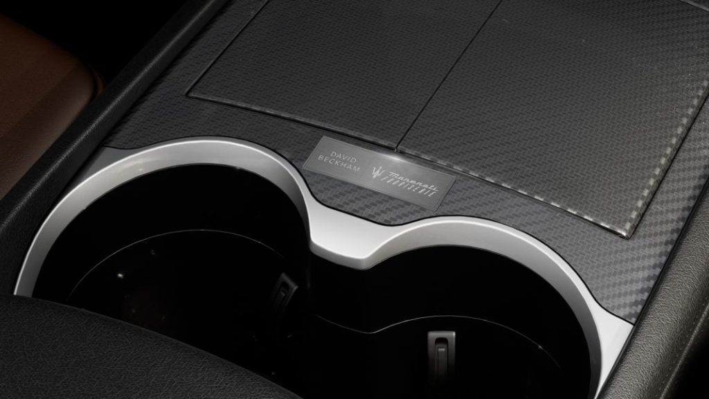 David Beckham inaugura la colección Maserati Fuoriserie Essentials y tú también puedes tener uno 8 Motor16 7.MaseratiFuoriserieEssentials GrecalebyDavidBeckhammetalplate Motor16