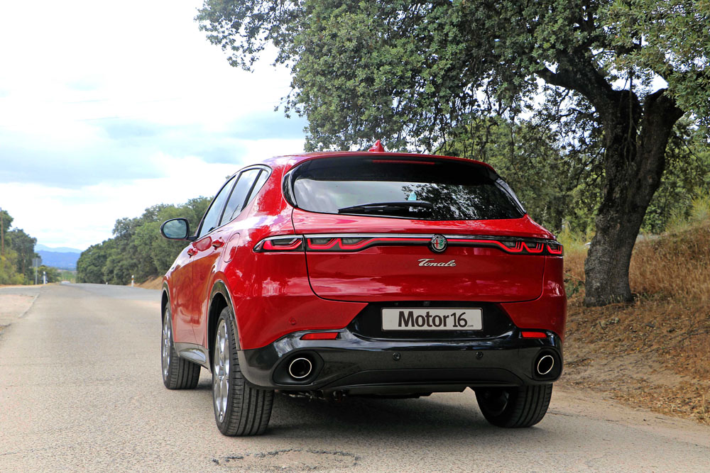 2023 Alfa Romeo Tonale PHEV Q4. Imagen estática trasera.