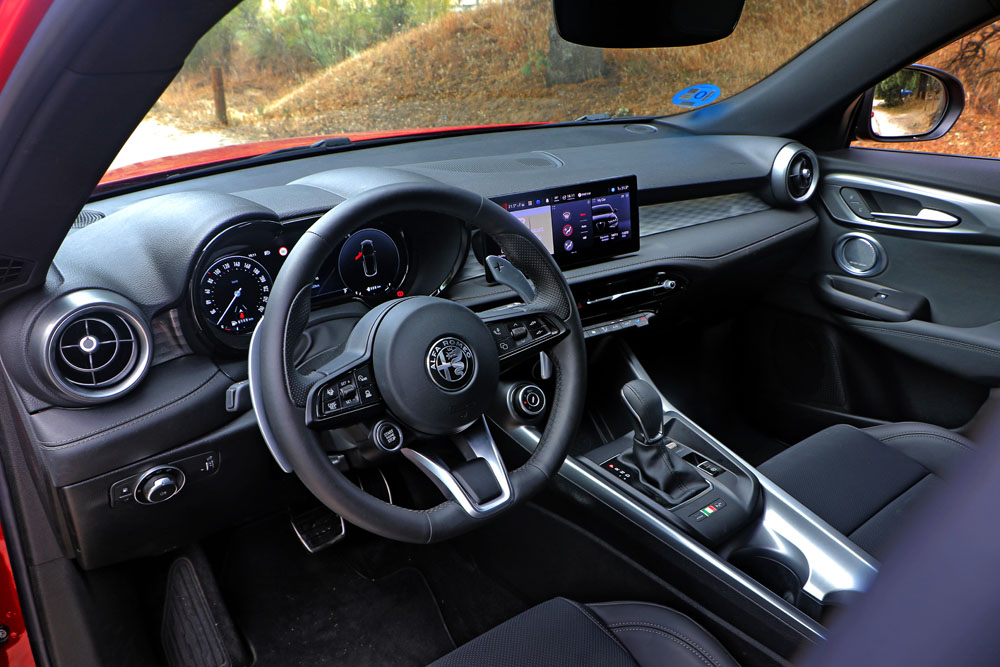 2023 Alfa Romeo Tonale PHEV Q4. Imagen salpicadero.