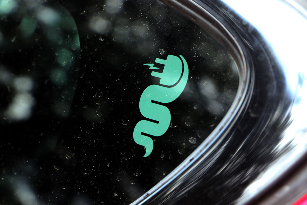 2023 Alfa Romeo Tonale PHEV Q4. Imagen detalle biscione.