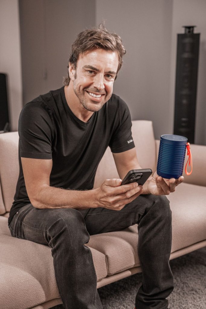 El altavoz de Bang & Olufsen que lleva la firma de Fernando Alonso 3 Motor16 Altavoz Bang and Olufsen Fernando Alonso1 Motor16