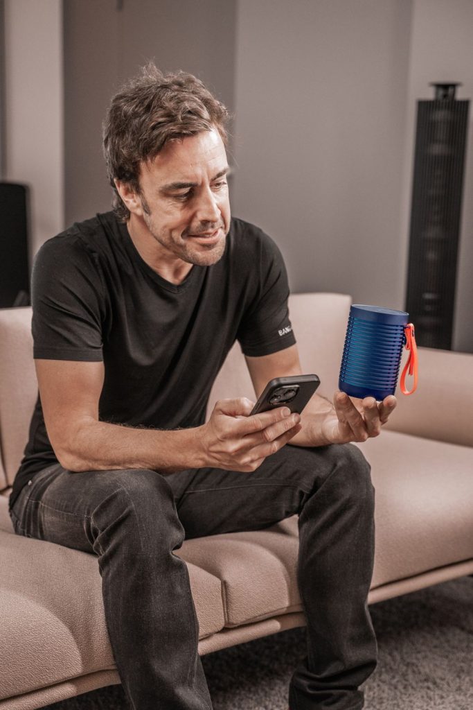 El altavoz de Bang & Olufsen que lleva la firma de Fernando Alonso 4 Motor16 Altavoz Bang and Olufsen Fernando Alonso2 1 Motor16