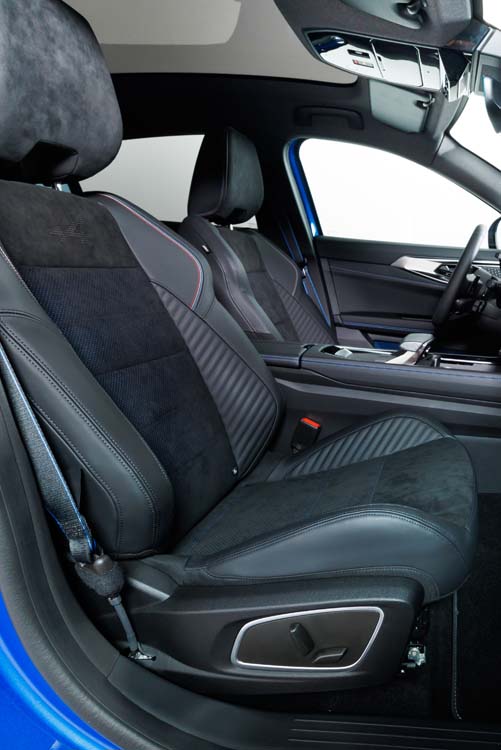 Nuevo Renault Rafale. Primer contacto 11 Motor16 Azul Alpine Detalles 3 Motor16