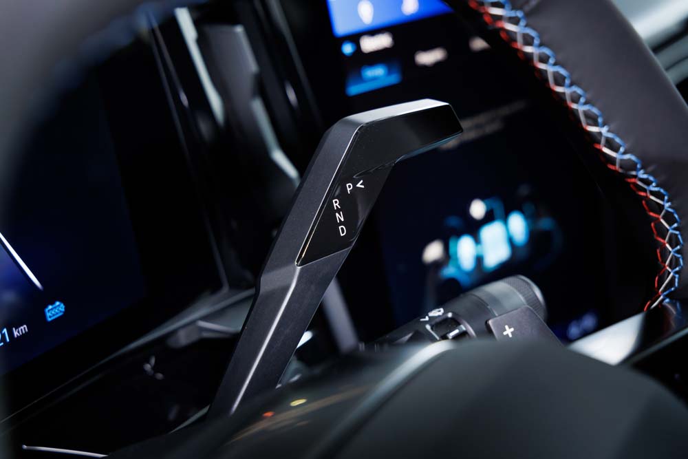 Nuevo Renault Rafale. Primer contacto 25 Motor16 Azul Alpine Detalles 37 Motor16