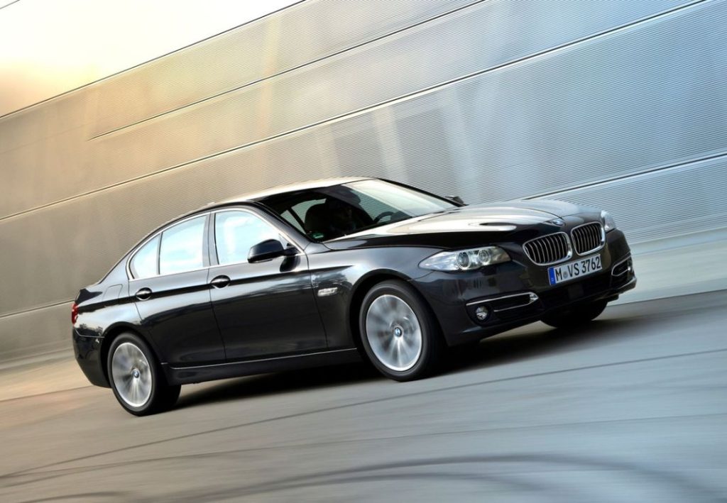 BMW Serie 5: siete generaciones de excelencia 165 Motor16 BMW 518d 2015 1600 04 Motor16